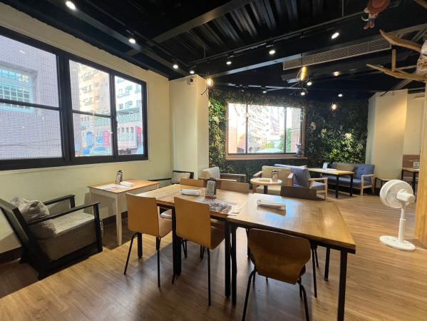 森林小徑健行店用餐环境