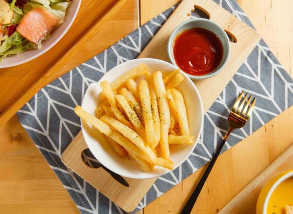 森林小徑健行店享受美食